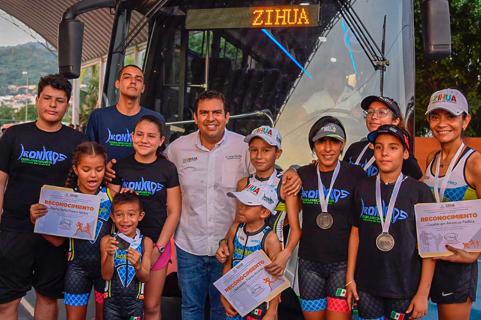 autobus-deportistas-zihuatanejo___.jpg