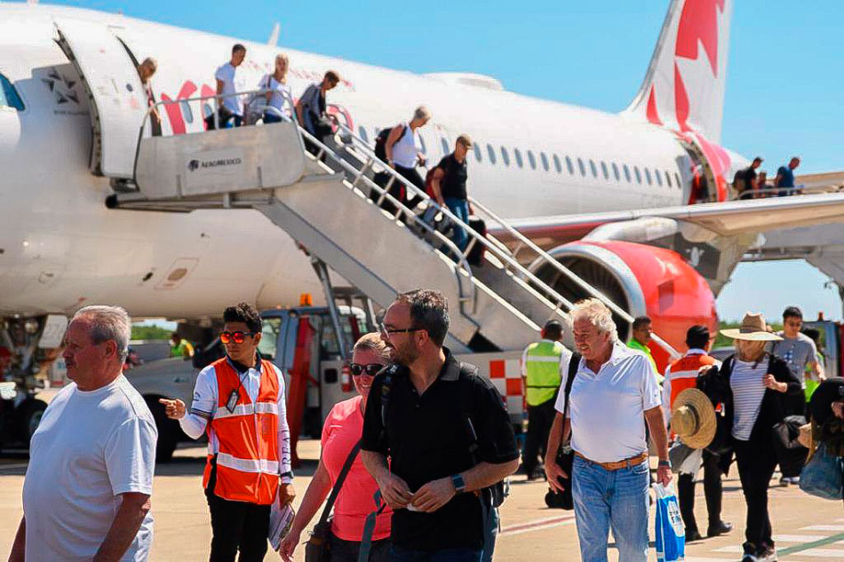 bienvenida_vuelo_Canada_ixtapa_zihuatanejo_2019__.jpg