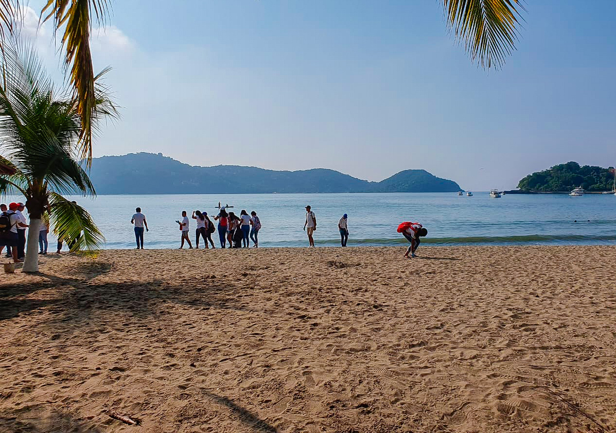 colegio-bachilleres-coacoyul-limpieza-zihuatanejo.jpg