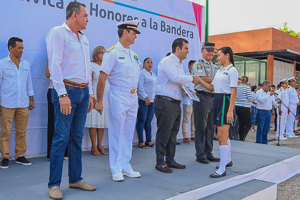 honores-a-la-bandera_nov_zihuatanejo--.jpg