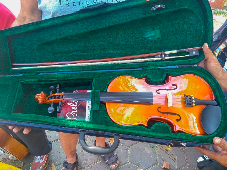 violin-donado-a-zihuatanejo-.jpg