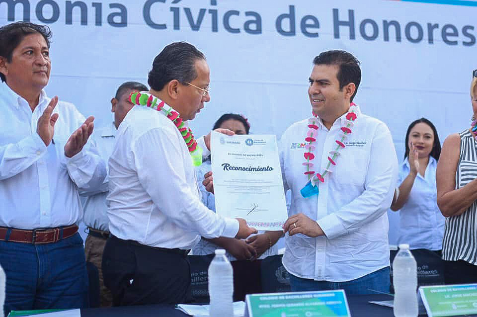 apoyo_colegio_bachilleres_zihuatanejo_jorge_sanchez-.jpg