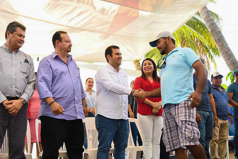 apoyos-a-pescadores-zihuatanejo-2019-.jpg