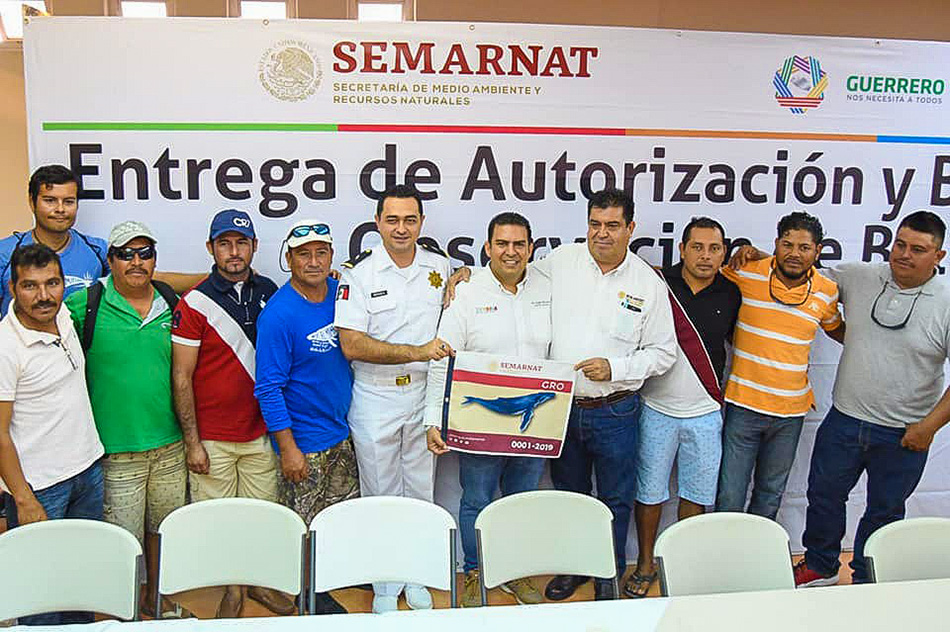 autorizacion-avistamientos-ballenas-oficial-ixtapa-zihuatanejo_.jpg