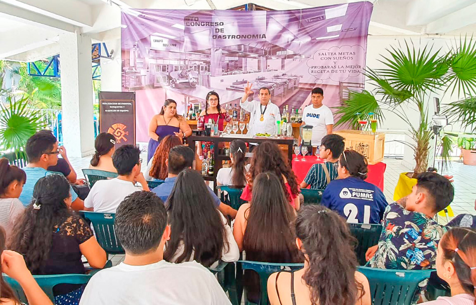 estudiantes-gastronomia_zihuatanejo-chef_alberto_vazquez-.jpg