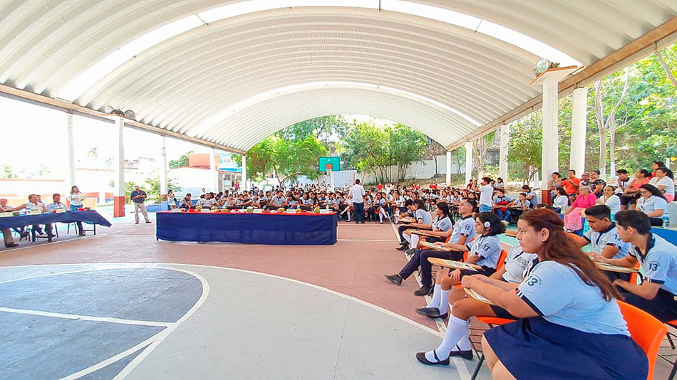 cocurso-oratoria-prepa-13-zihuatanejo_.jpg