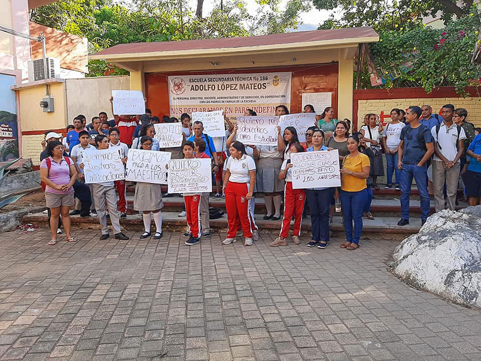 Secundarias en paro zihuatanejo