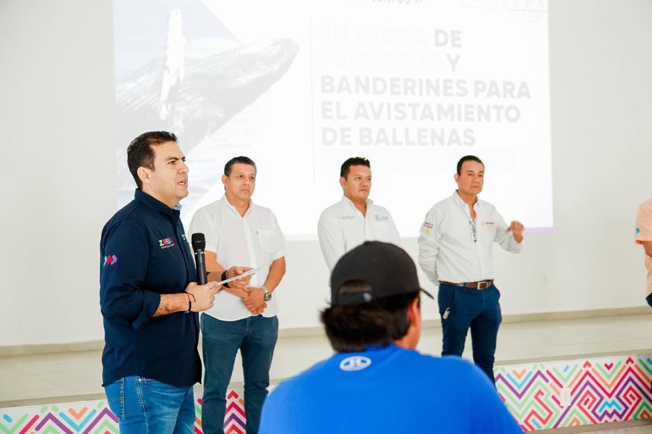banderines-cooperativas-pesqueras-avistamiento-ballenas-zihuatanejo.jpg