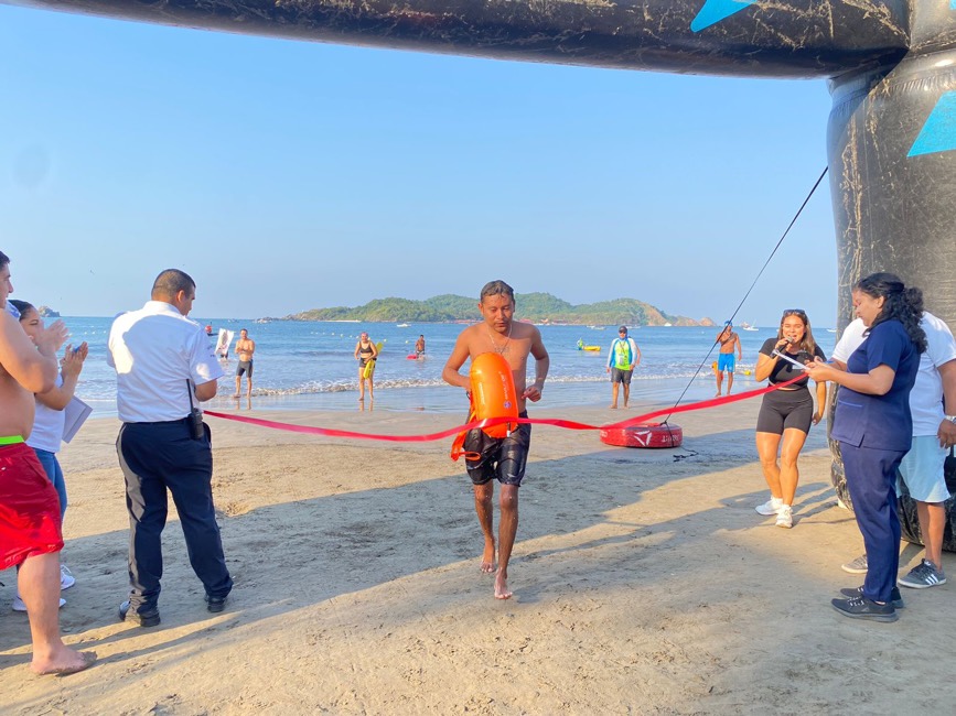 competencia-aguas-abiertas-zihuatanejo-hoteles-azul-ixtapa.jpg