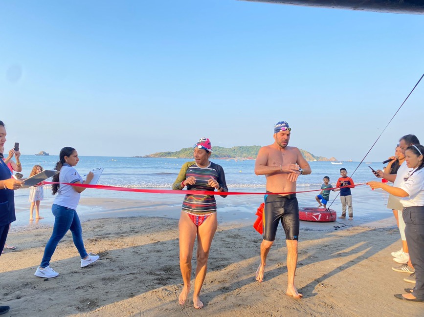 competencia-aguas-abiertas-zihuatanejo-hoteles-azul-ixtapa.jpg