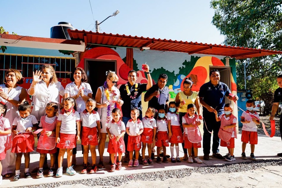 aulas-pantla-inauguracion-zihuatanejo-jorge-sanchez-por-los-ninos-de-zihuatanejo.jpg