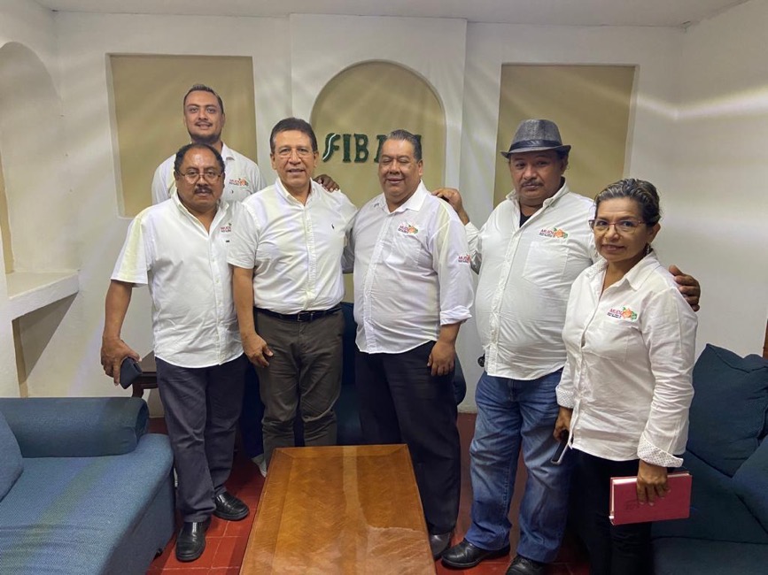 musicos-unidos-zihuatanejo_MUDIZ-fibazi.jpg