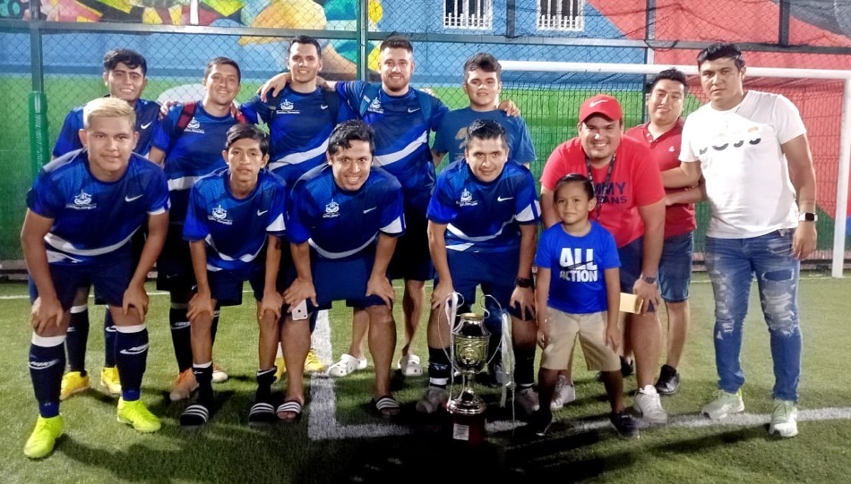 reyes-de-la-gorra-campeon-plaza-real-zihuatanejo.jpg