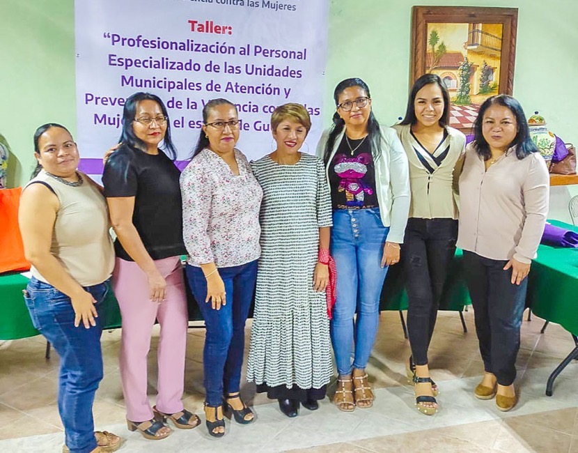 taller-profesionilizacion-perosnal-prevenir-violencia-mujres-petatlan-.jpg