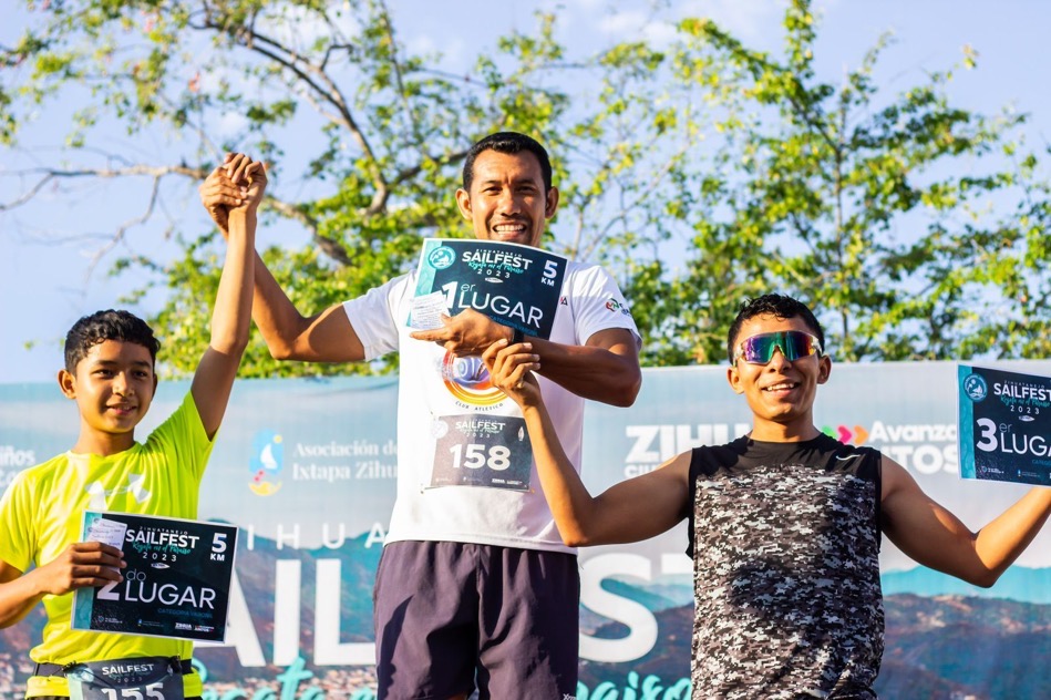 carrera-Regata-en-el-Paraiso-zihuatanejo-sailfest_.jpg
