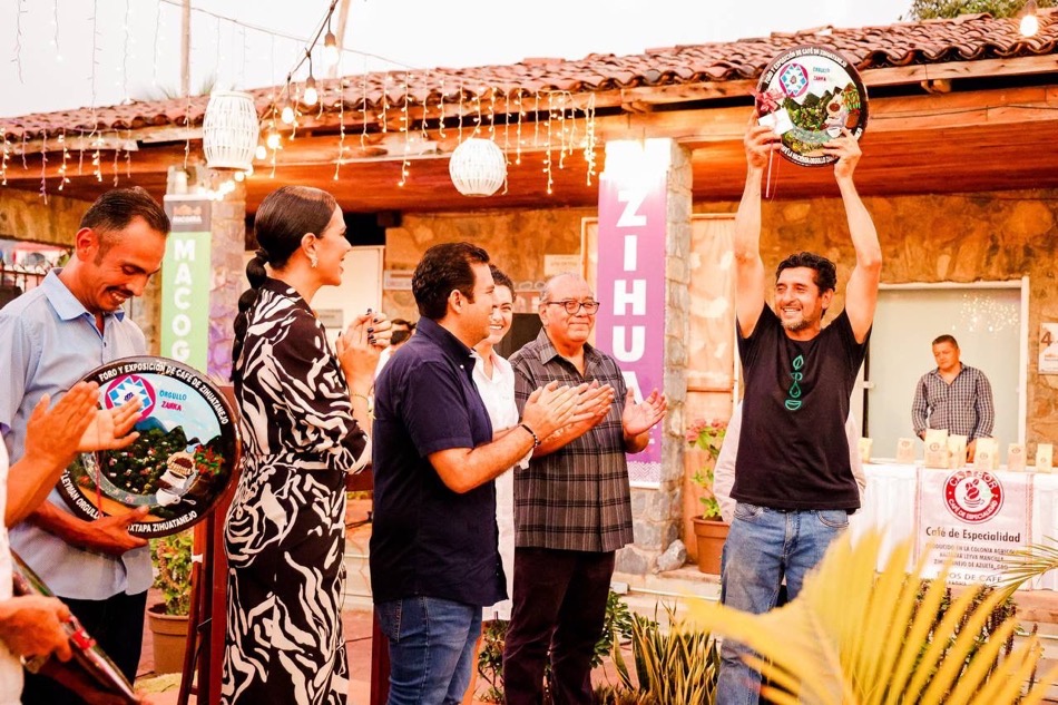 cata-degustacion-exposicion-cafe-zihuatanejo-museo_.jpg