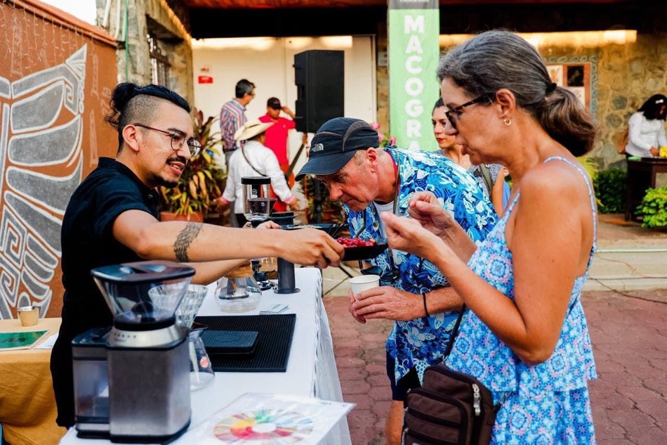cata-degustacion-exposicion-cafe-zihuatanejo-museo_.jpg