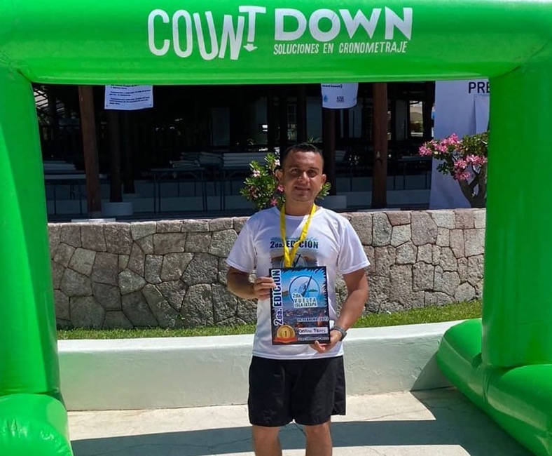 Delfino adrian natacion aguas abiertas ixtapa zihuatanejo