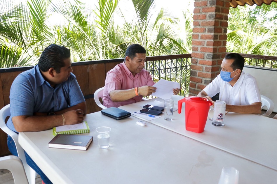 dip-carlos-cruz-javier-aguilar-tocumbo_petatlan.jpg dip-carlos-cruz-javier-aguilar-tocumbo_petatlan.jpg