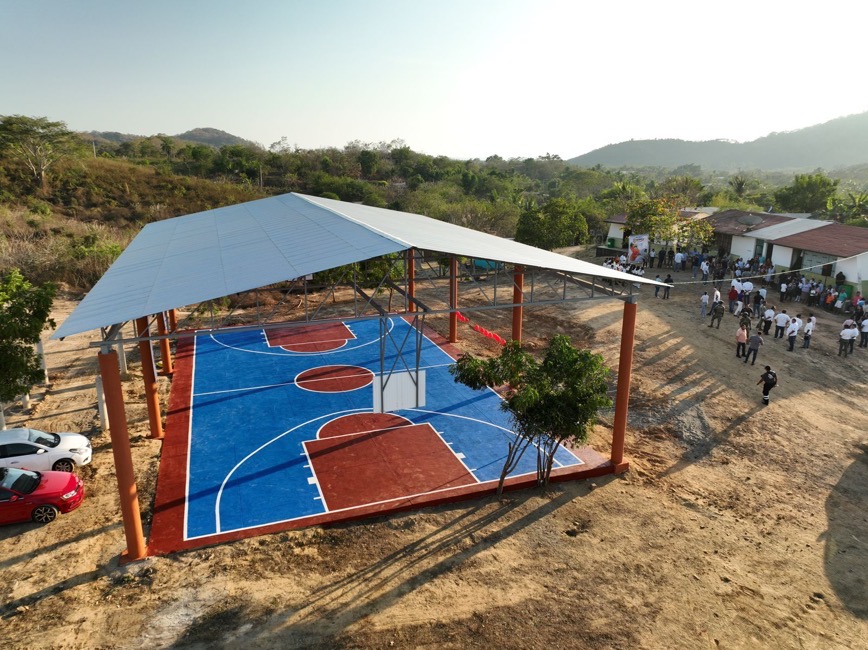 espacio-deportivo-techumbre-bena-vista-escuela-zihuatanejo.jpg