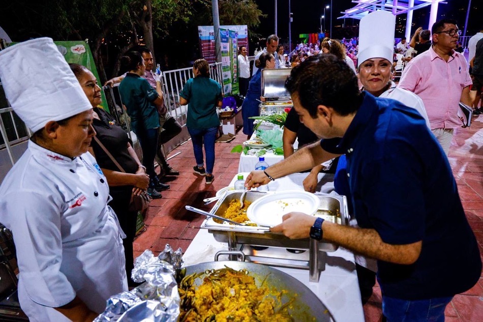 festival-paella-zihuatanejo-rotario-club-.jpg
