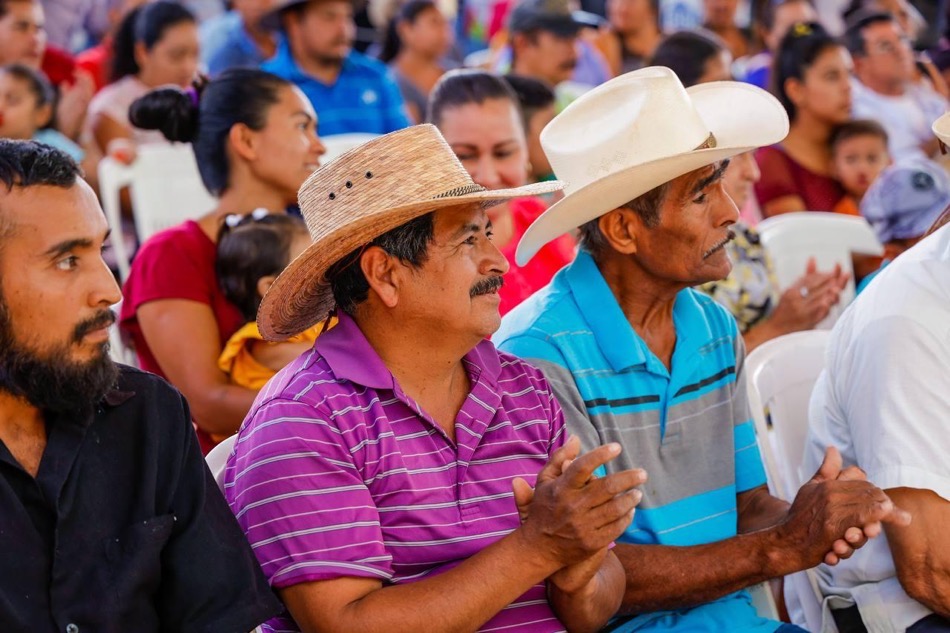 obras-apoyos-dif-la-laja-gob-zihuatanejo.jpg