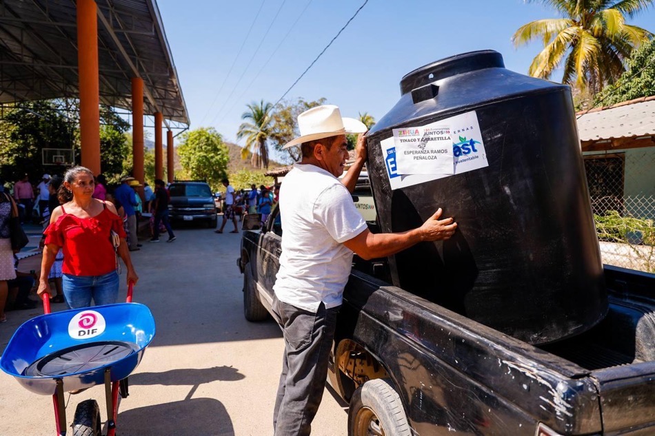 obras-apoyos-dif-la-laja-gob-zihuatanejo.jpg