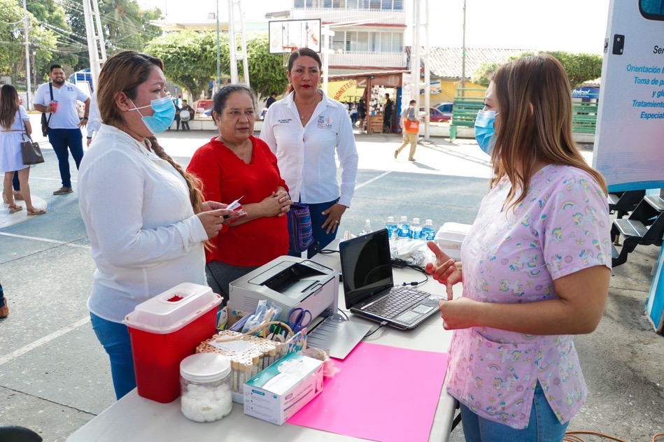unidad-movil-salud-petatlan_.jpg
