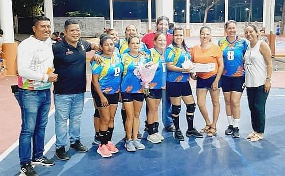 campeonas-kosmos-voleibol_zihutanejo.jpg