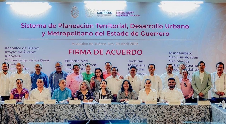 firma-de-acuerdo_planeacion-territorial-zihuatanejo_guerrero.jpg