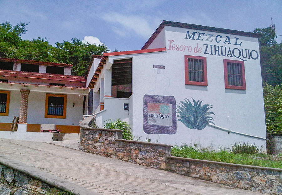 mezcalera-zihuatanejo_.jpg