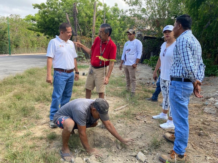 vecinos-playa-la-ropa-reforestan_.jpg vecinos-playa-la-ropa-reforestan_.jpg