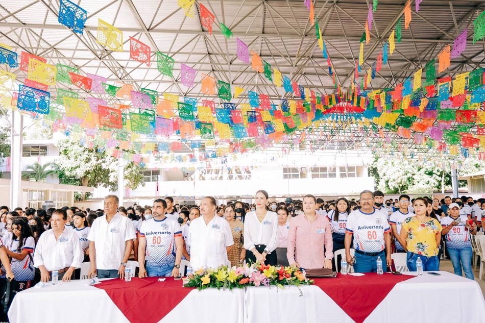 aniersario-60-secundaria-eva-samano-zihuatanejo_.jpg