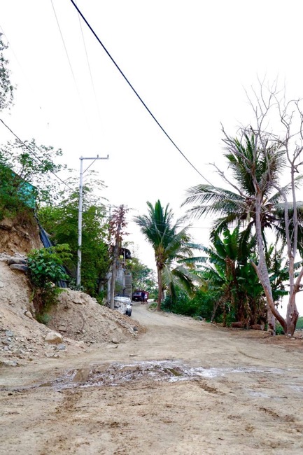 calle-lomas-del-valle_jorge_sanchez_zihuatanejo_.jpg