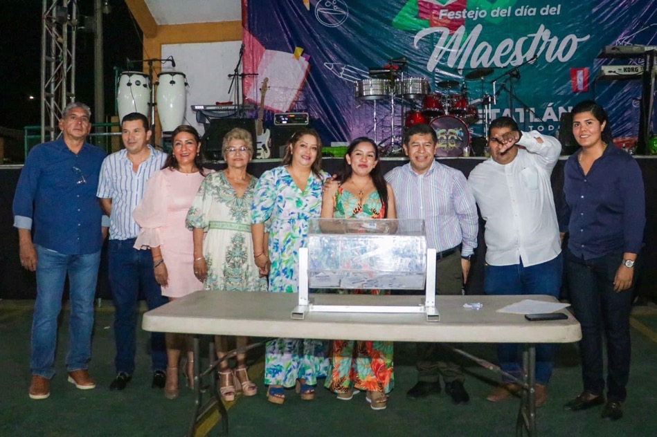 celebracion-dia-del-maestro-petatlan-2023-.jpg