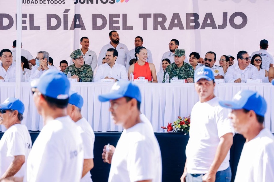 desfile-dia-trabajo-zihuatanejo-2023.jpg
