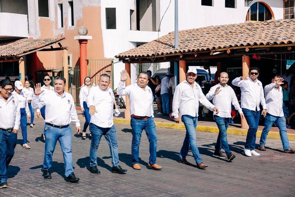 desfile-dia-trabajo-zihuatanejo-2023.jpg
