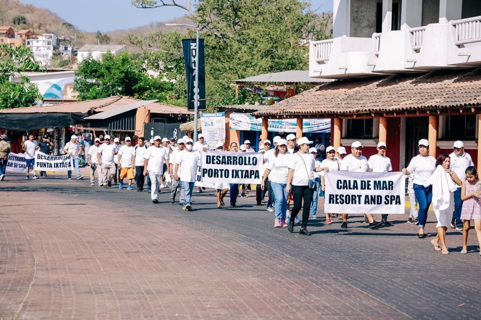 desfile-dia-trabajo-zihuatanejo-2023.jpg