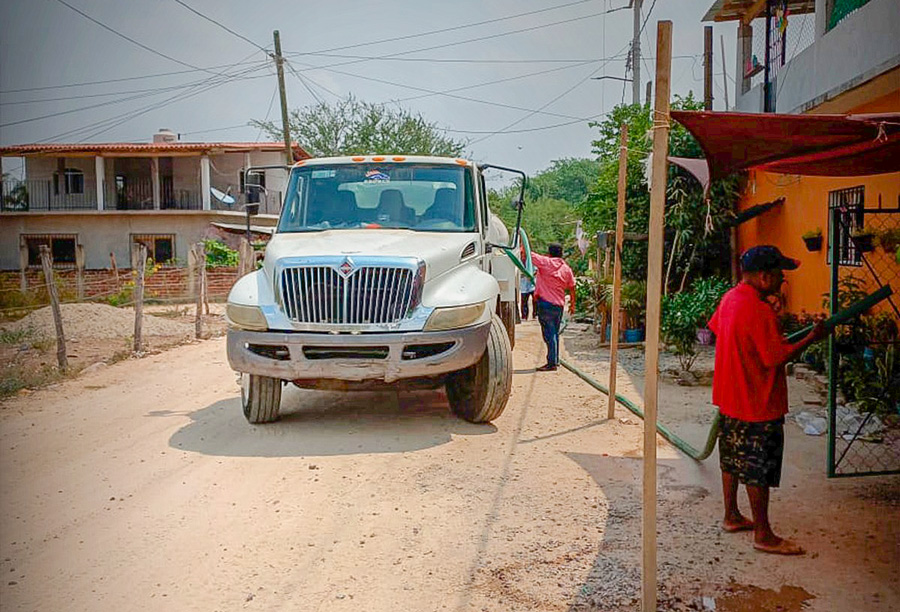 entrega-pipas-petatlan-tocumbo-san-jeronimito.jpg