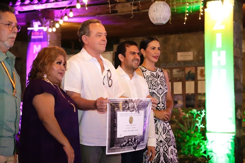 entrega-premios-arquitectura_zihuatanejo_gob_.jpg