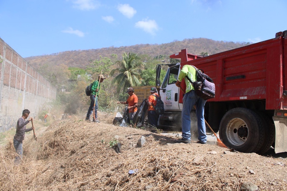 limpieza-canales_lluvias_servicios-publicos_zihuatanejo.jpg
