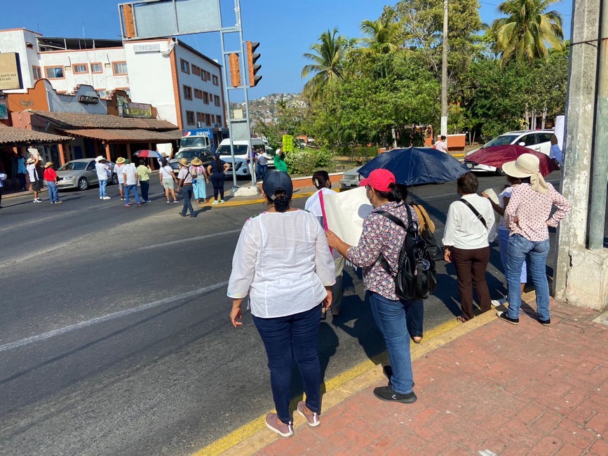 manifestacion-gobernadora-evelyn-salgado-zihuatanejo-fianzas.jpg