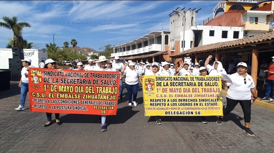 manifestacion-sindicalizados-zihuatanejo-dia-trabajo-salud-guerrero.jpg