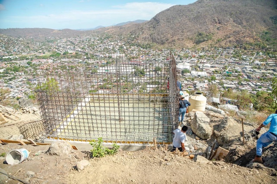 nuevo-tanque-agua-zihuatanejo-col-diamante_.jpg