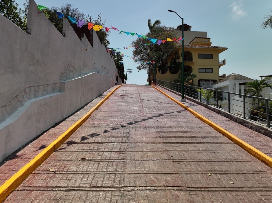 pavimentacion-calle-la-madera-zihuatanejo-eva-samano.jpg