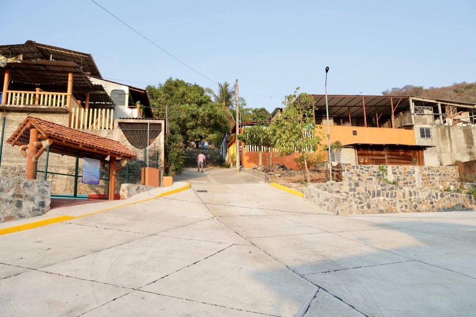 pavimentacion-parque-col-morelos-zihuatanejo-jorge-sanchez.jpg