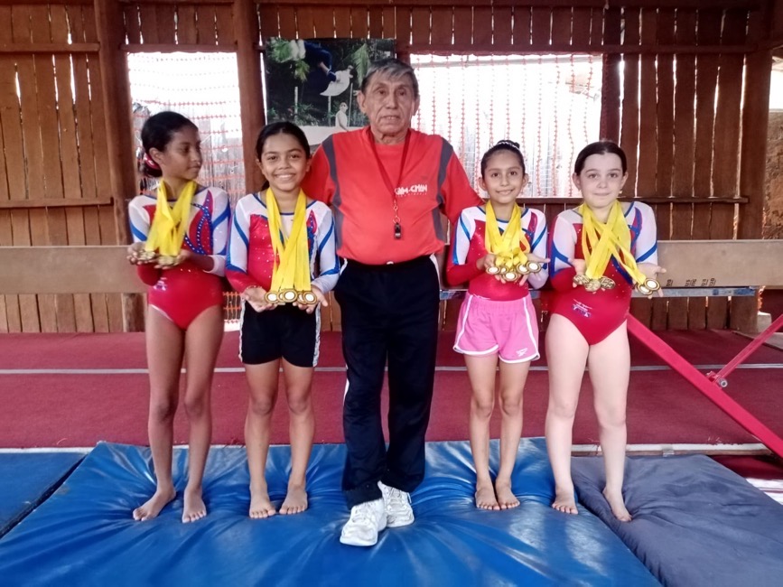 Gimnastas-zihuatanejo-campeonato_chilpancingo_.jpg