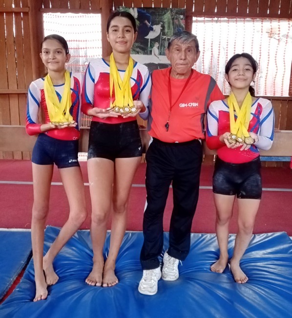 Gimnastas-zihuatanejo-campeonato_chilpancingo_.jpg