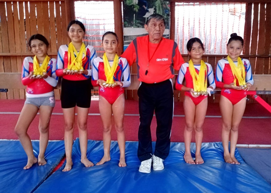Gimnastas-zihuatanejo-campeonato_chilpancingo_.jpg