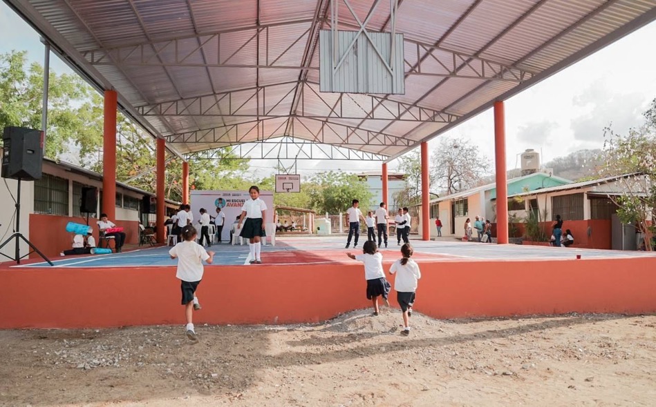 cancha-primaria-pantla-techado-fundacion-gob-zihuatanejo.jpg